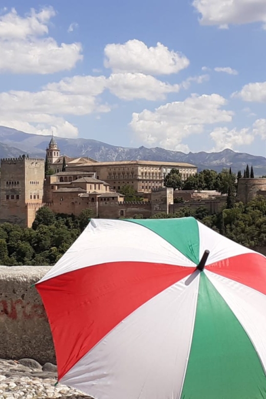 Granada: Albaicin and Sacromonte Districts Guided Tour