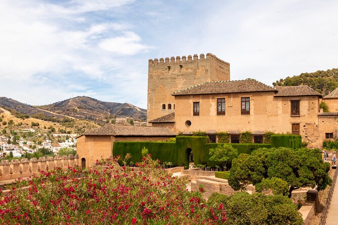 Granada (Alhambra) Scavenger Hunt and Sights Self-Guided Tour - Overview of the Tour