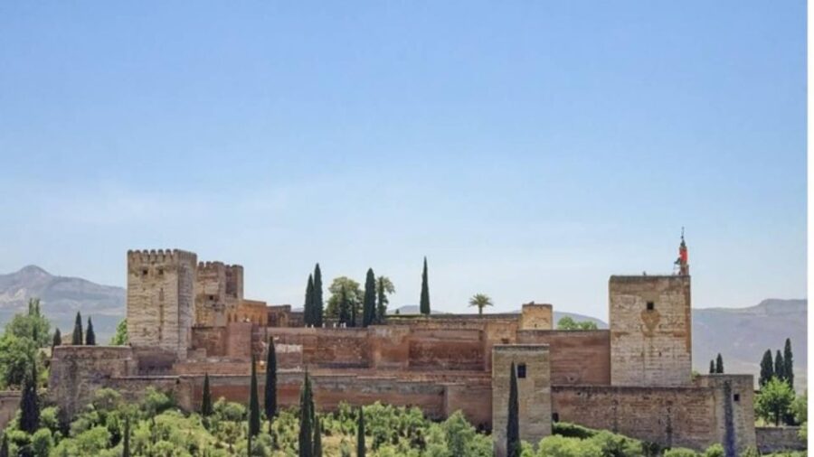 Granada: Generalife and Alcazaba Guided Tour Without Tickets