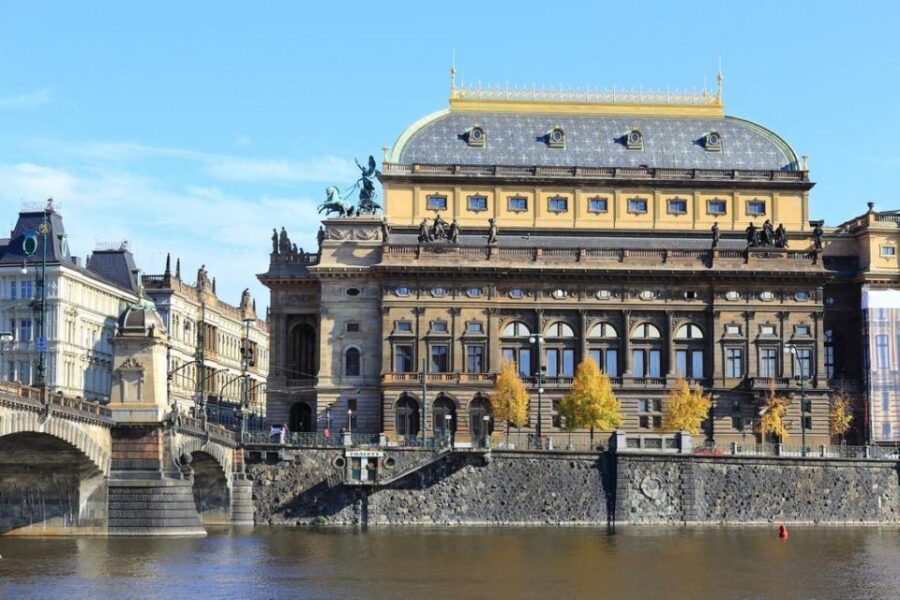 Guided Prague Tour by Bus,Foot,Boat With Snack and Museum