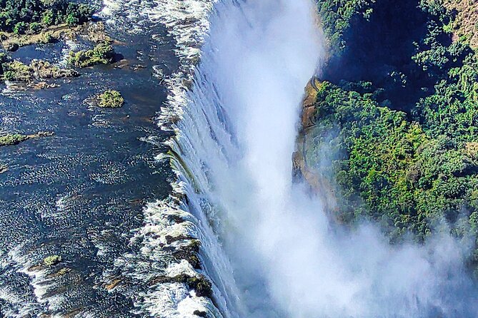 Guided Tour of the Falls (Zim Side) Wildlife Safari, by Savannah