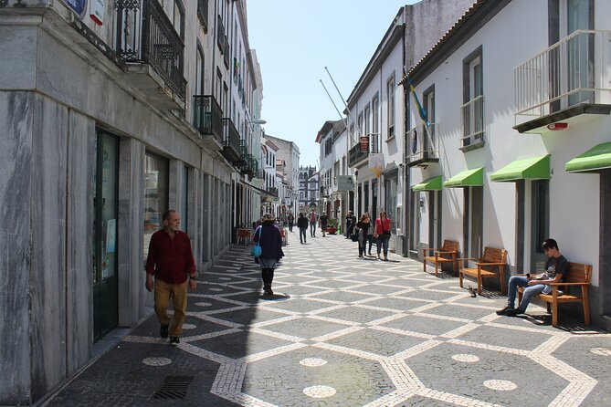 Half-Day Food Tour in Ponta Delgada With Breakfast