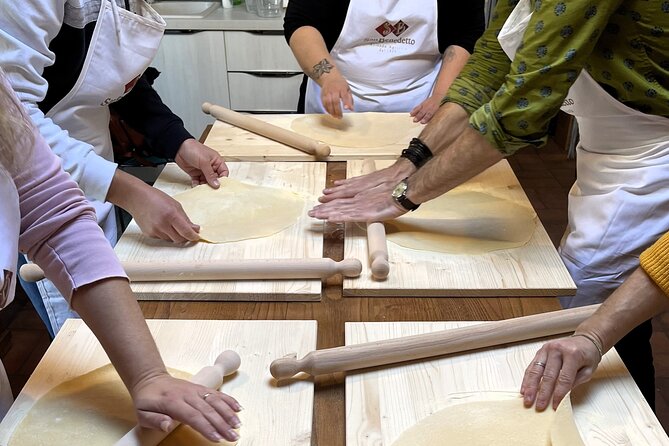 Hands in Dough Cooking Class With Lunch