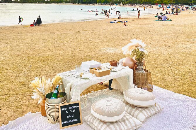Hawaii Beach Picnic Date