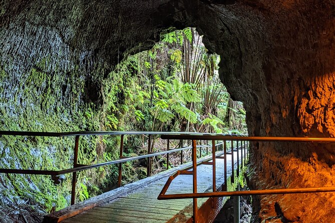 Hilo-6 Hour Private Tour-Volcanoes NP, Rainbow Falls and More.
