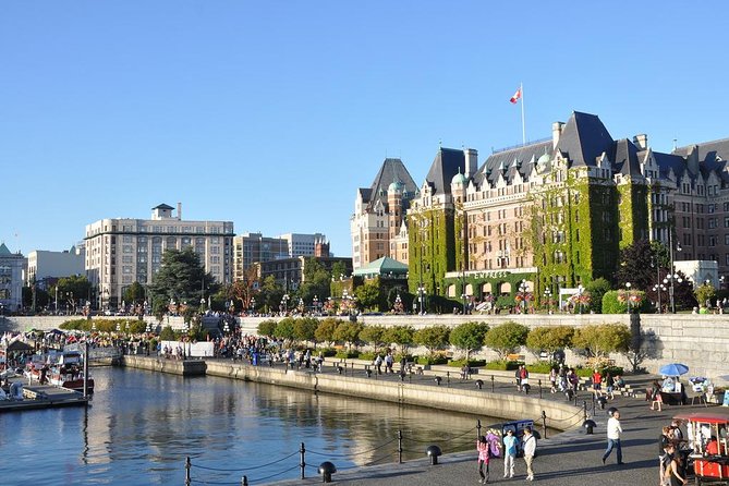 Historical Landmarks Tour of Victoria Grand City and Craigdarroch Castle