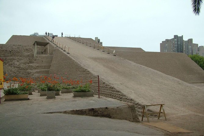 Huallacmarca Pyramid & Larco Museum – Footprints of the Past
