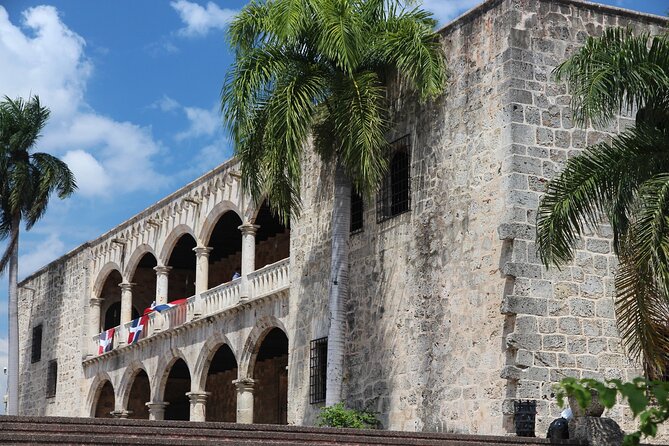 Iconic Highlights and Historical Tour in Santo Domingo