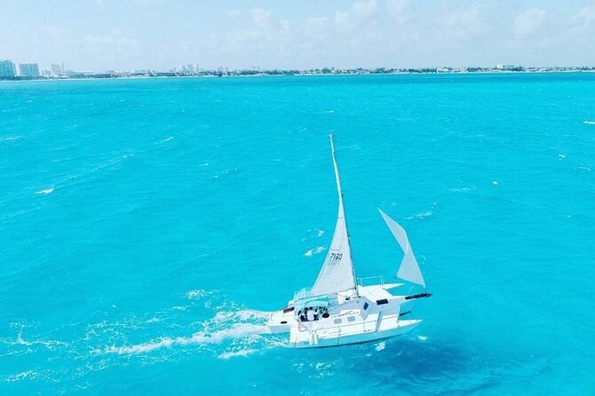 Isla Mujeres Premium Tour in Private Catamaran With Lunch