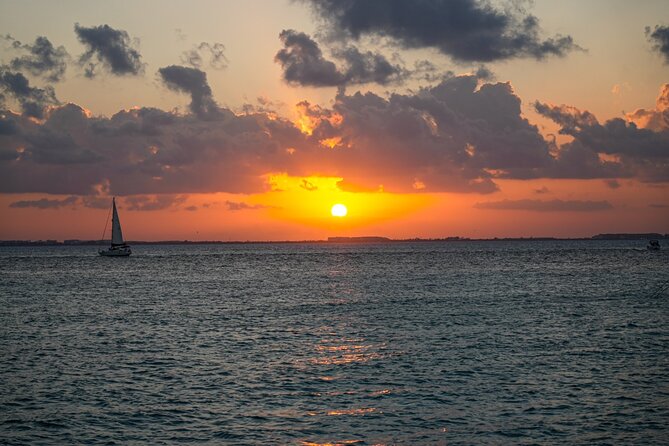 Isla Mujeres Sunset Cruise and Tour From Cancun