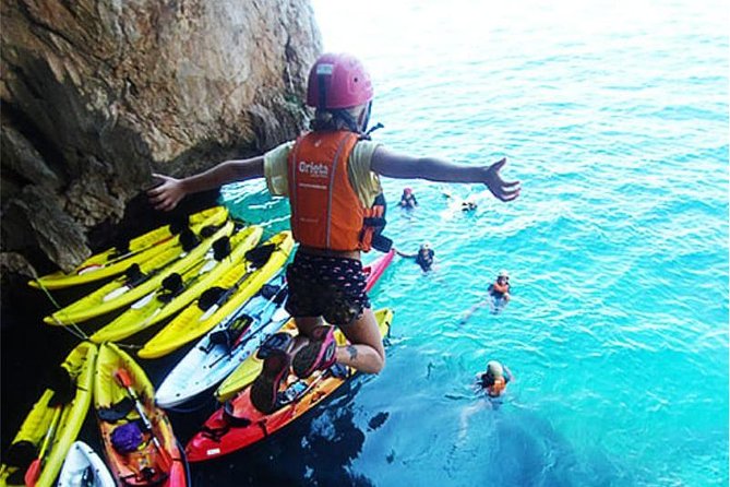 Kayak Excursion in Altea to Cova Dels Coloms Platja Mascarat - Activity Overview