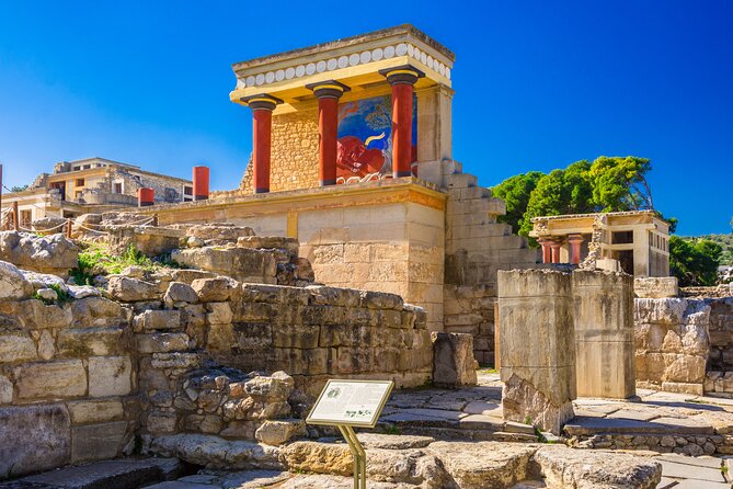 Knossos and Heraklion Private Car and Driver From Chania