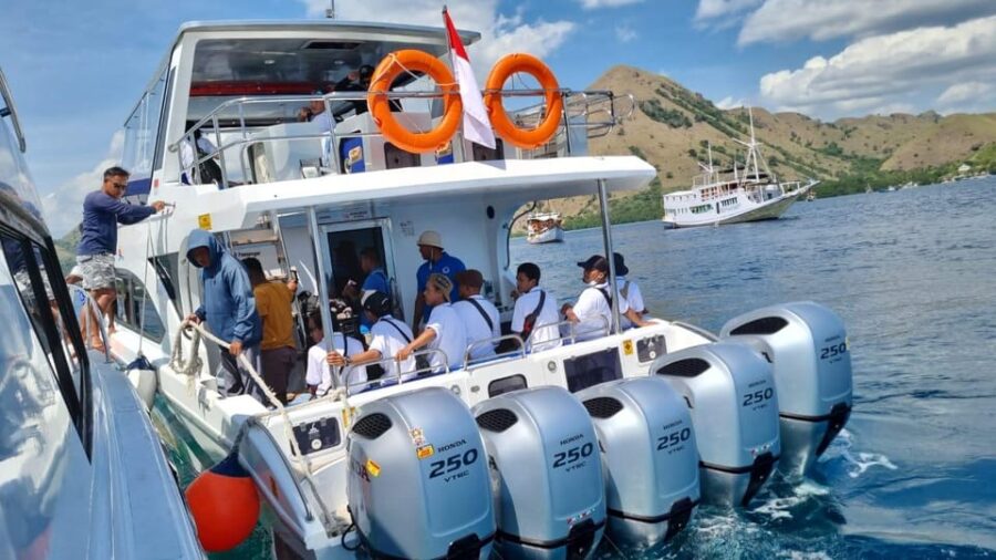 LABUAN BAJO EXCURSIONS : DAY SEA TOUR