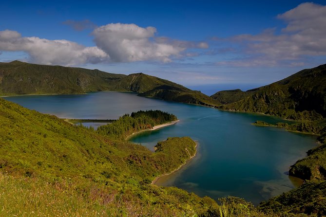 Lagoa Do Fogo Volcano and Caldeira Velha Hot Springs