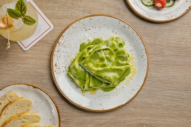 Las Vegas Night Flight With Dinner at Matteo Ristorante - Exploring the Eco-Star Helicopter