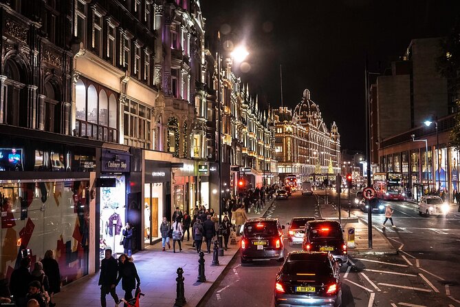 London Exclusive Christmas Lights Guided Tour by Black Cab