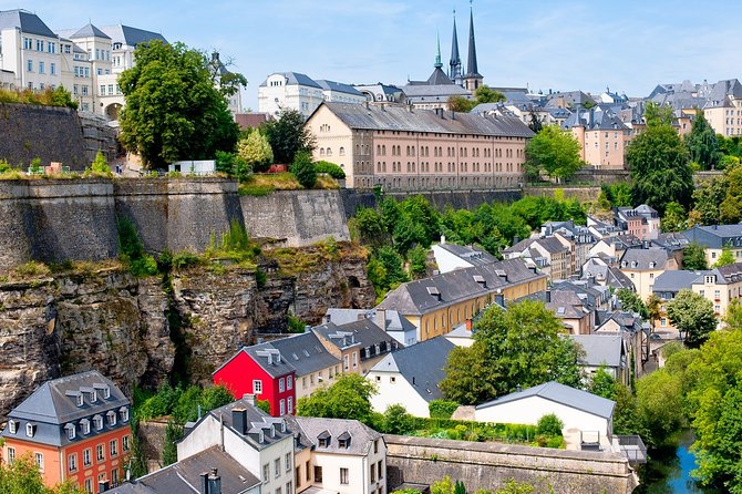 Luxembourg Airport Transfers : Luxembourg to Airport LUX in Luxury Van