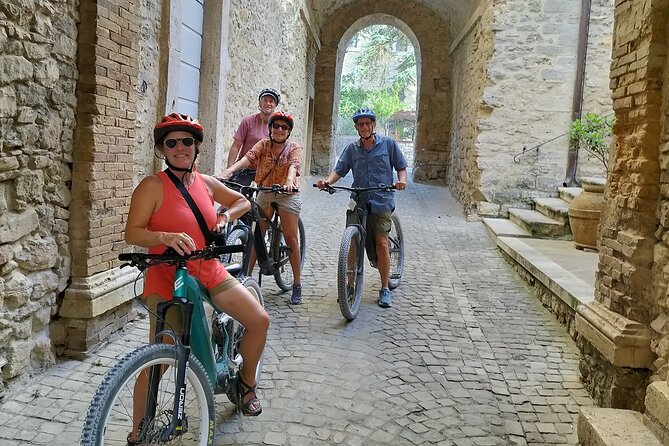 Luxury Eno and Oil Experience, by E-Bike and More…