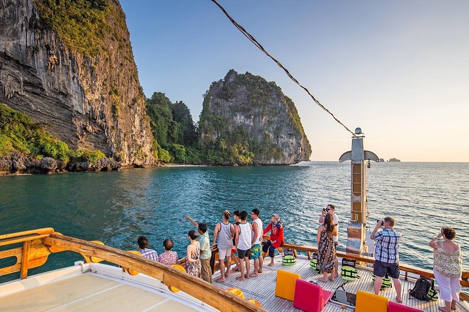 M/Y Lalida Sunset Dinner Cruise in Krabi - Included Features and Amenities