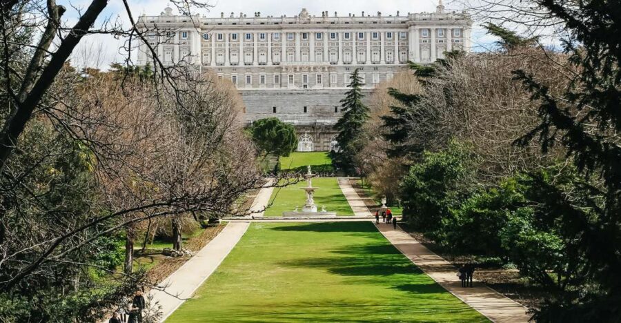 Madrid: Guided Tour of the Royal Palace With Fast Access