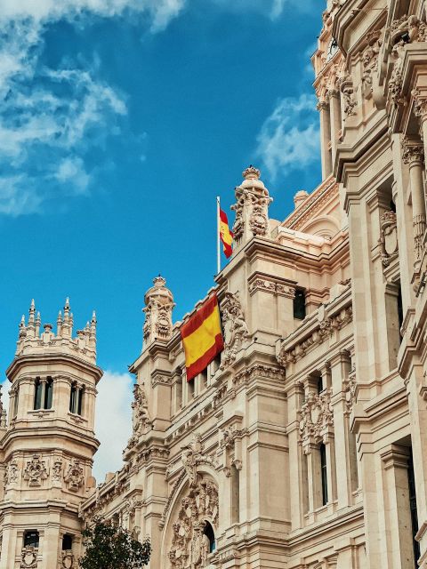 Madrid: Royal Palace, Old Town and Poets District Tour