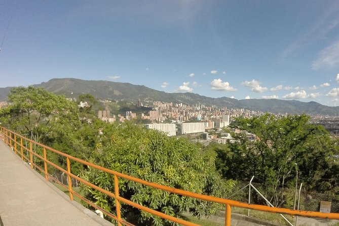 Medellin Tour With Fernando Botero'S, Street Art and Food Tour - Exploring Medellins Vibrant Plaza Botero