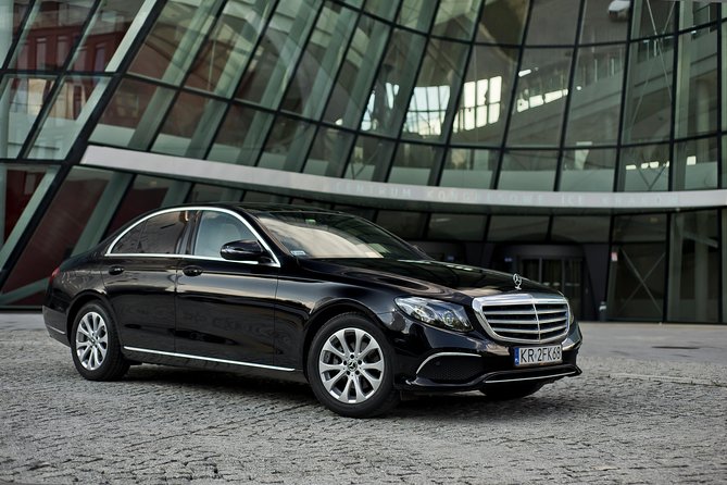 Mercedes E Class Black Cab Kraków - Amenities Offered