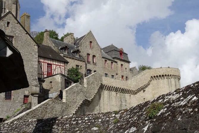 Mont-St-Michel: Shared Tour (10 Max) Abbey Ticket Included