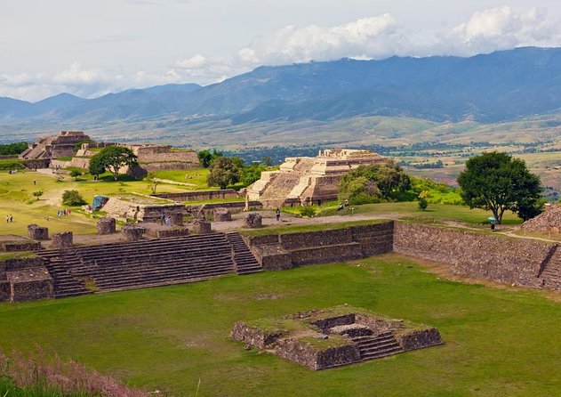 Monte Alban Guided Half Day Tour