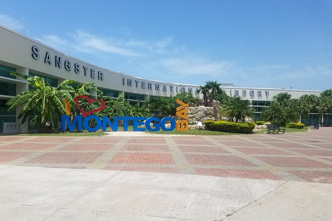 Montego Bay Airport Transfer to Ocho Rios and Runnaway Bay Hotels(Private)