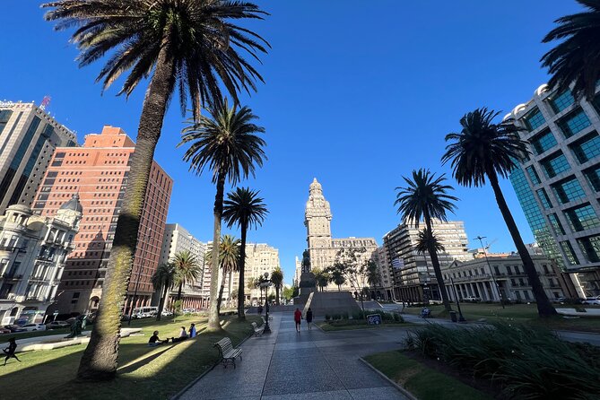 Montevideo: Historical and Diverse (Walking) (Spanish And/Or Portuguese)