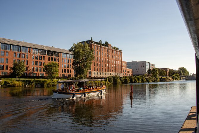 Montreal: Guided Exclusive Electric Boat Tour on Lachine Canal