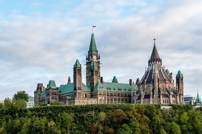 Montreal, Quebec & Ottawa: Escorted Bus Tours From Toronto