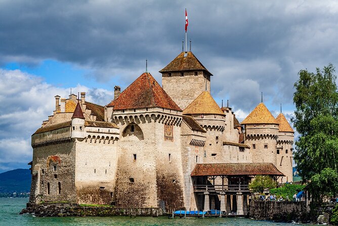 Montreux – Private Tour With a Visit to Chillon Castle