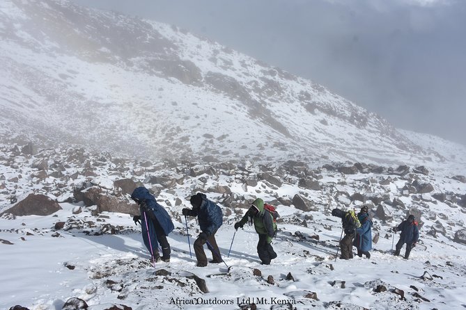 Mount Kenya Chogoria-Sirimon Route(5 Days)