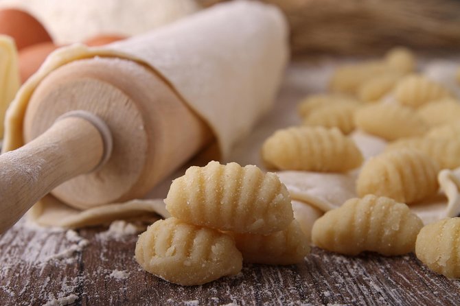 Natural Food & Wine in Milanese Home – Eat With Locals!