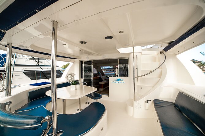 Negril Private Yacht Cruise With Finger Foods and Cocktails Included