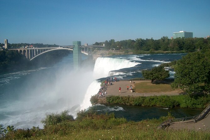 Niagara at a Glance Tour With Maid of the Mist Boat Cruise