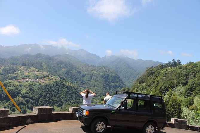 North Tour & Wine Tasting – 4×4 (Small Groups)