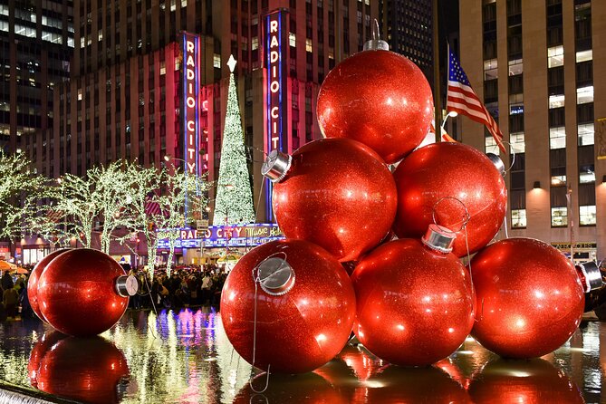NYC Holiday Lights Christmas Sightseeing Bus Tour With Gifts
