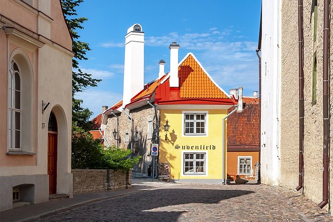 Old and Nowaday Tallinn Driving and Little Walking Private Tour
