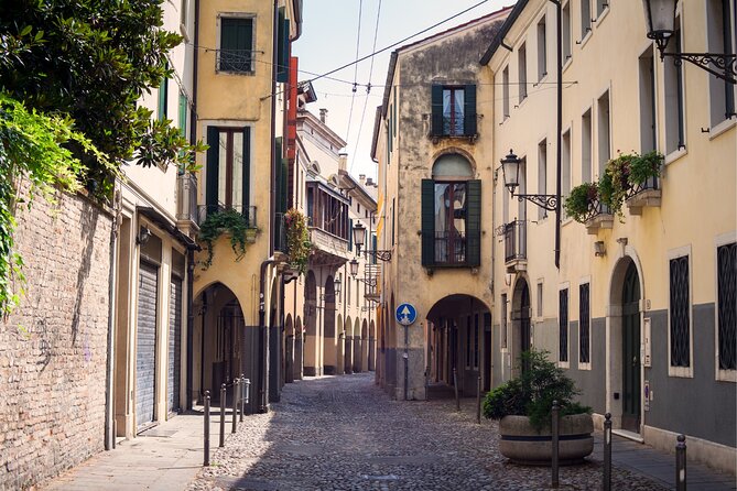 Padua Scavenger Hunt and Highlights Self-Guided Tour