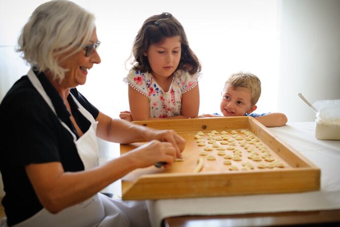 Pasta-Making Class at a Cesarinas Home With Tasting in Modena