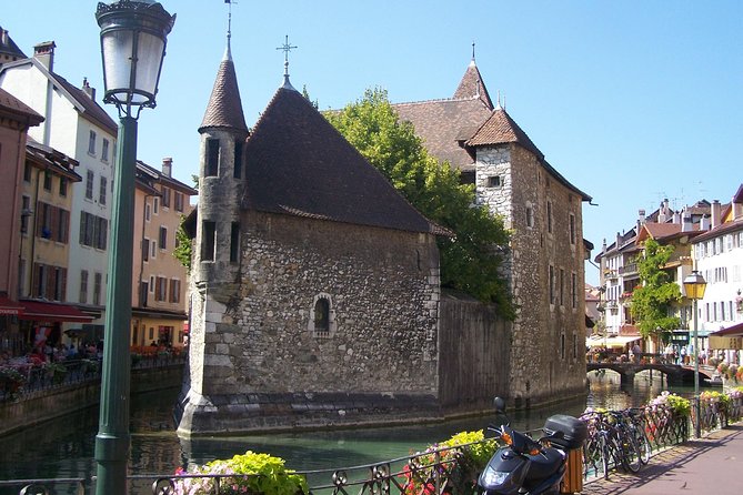 Pérouges & Annecy Private Day Trip With Food Tasting From Lyon - Tour Overview