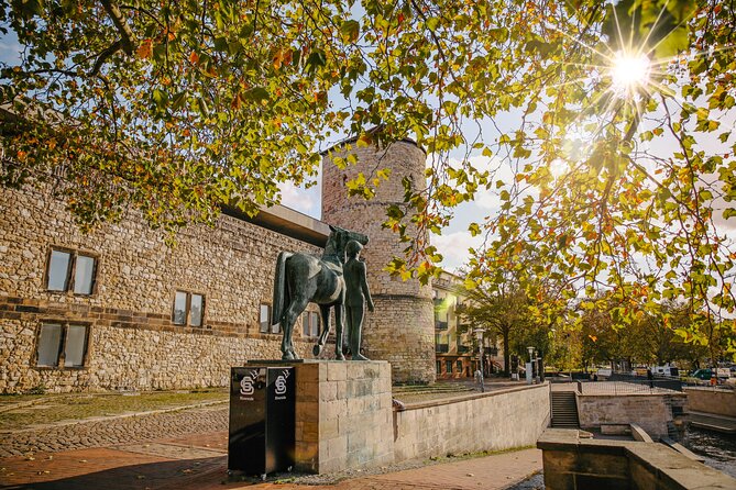 Personal Travel & Vacation Photography Walking Tour in Hannover