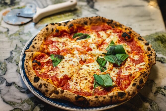 Pizza Dinner and Italian Opera Arias Concert in Florence - Dining Experience