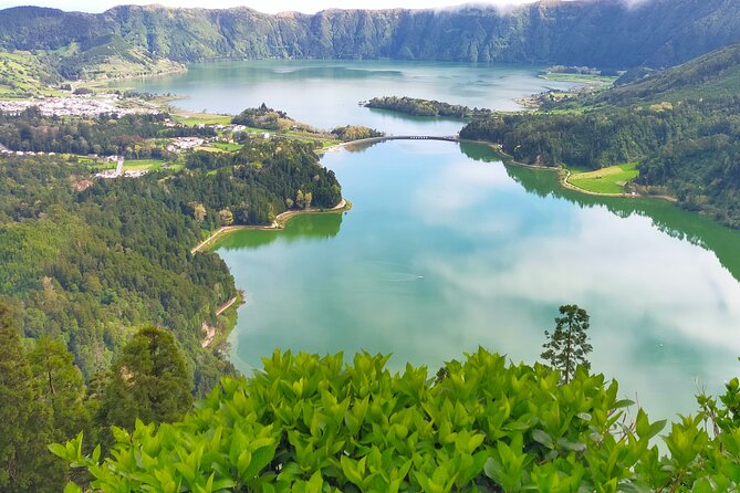 Ponta Delgada Sete Cidades Green & Blue Lakes – Small Group Tour