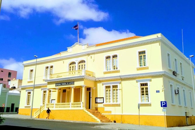 Praia: Guided Historic Walking Tour & Lunch With Locals
