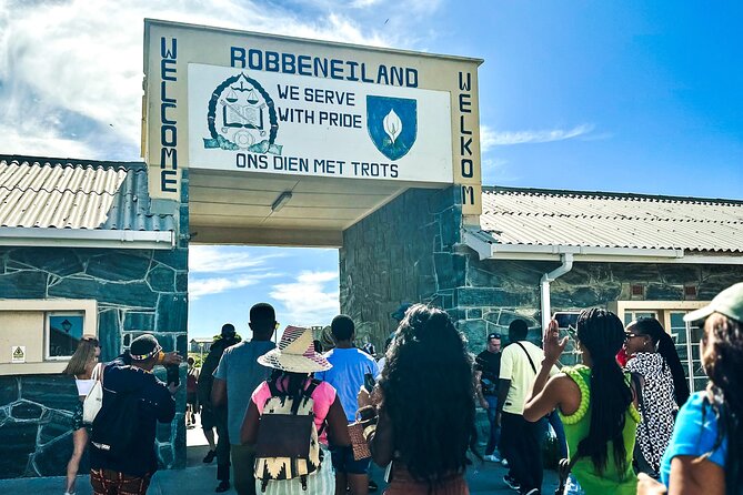 Pre-Booked: Robben Island, Bo-kaap and Table Mountain Tour
