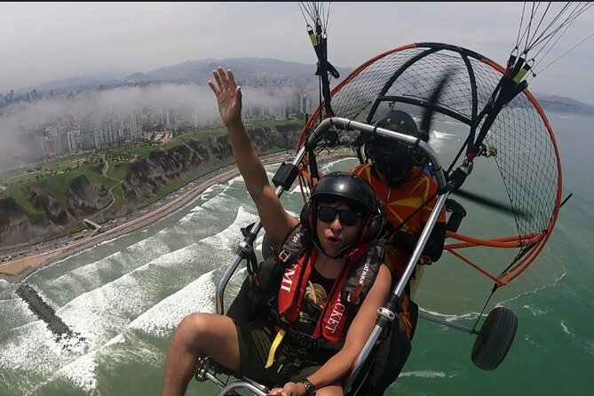 Private 12-Minute Paragliding Flight Over the Bahia De Lima